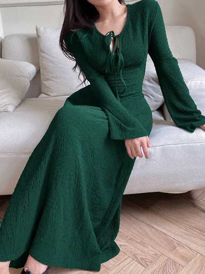 Elegant lady's long-sleeved simple basic solid-color dress green