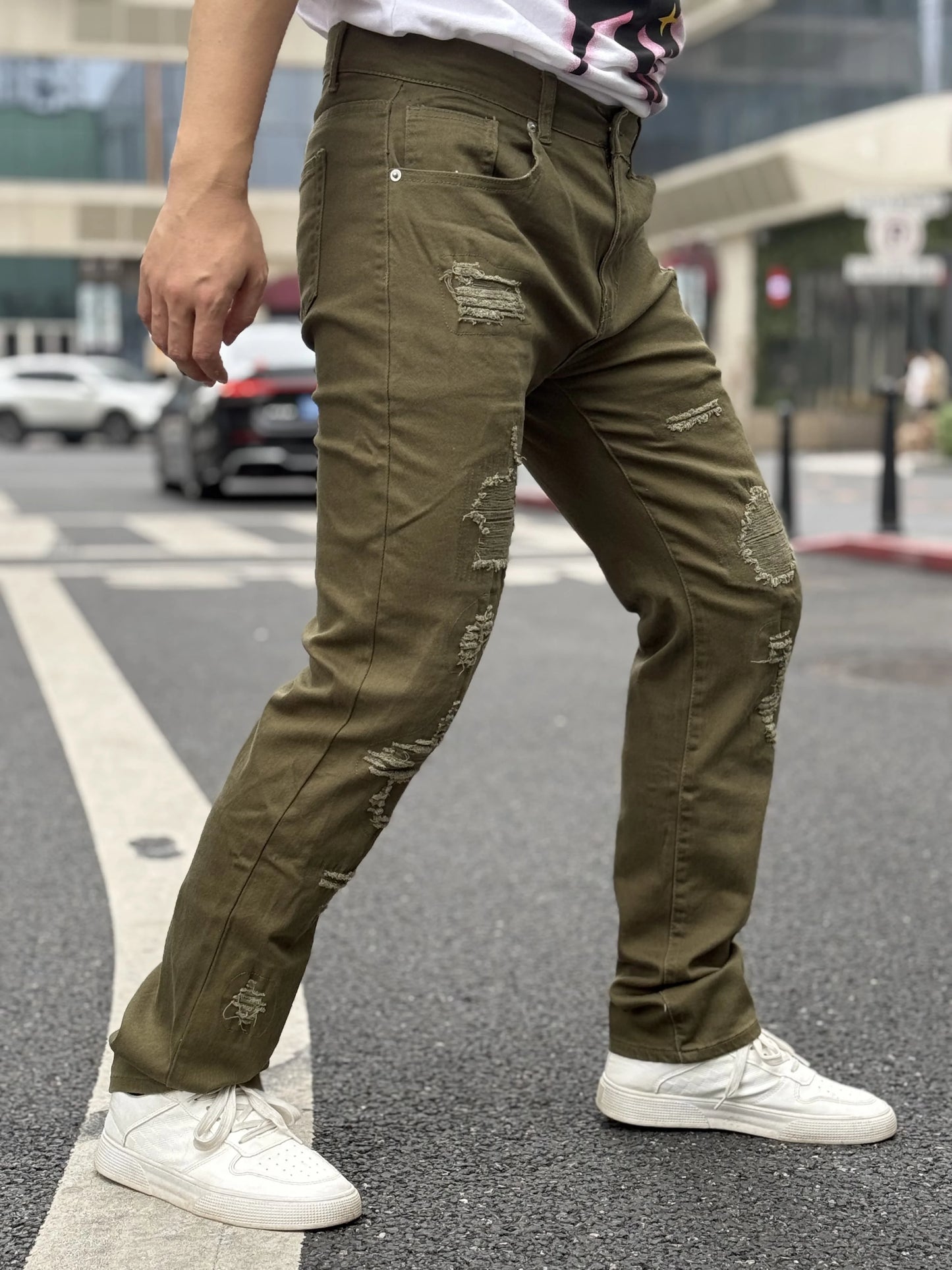 Fashionable Men's Jeans Exquisite Embroidery Patched And Mended Holes Trendy And Versatile Discounted And Free Shipping