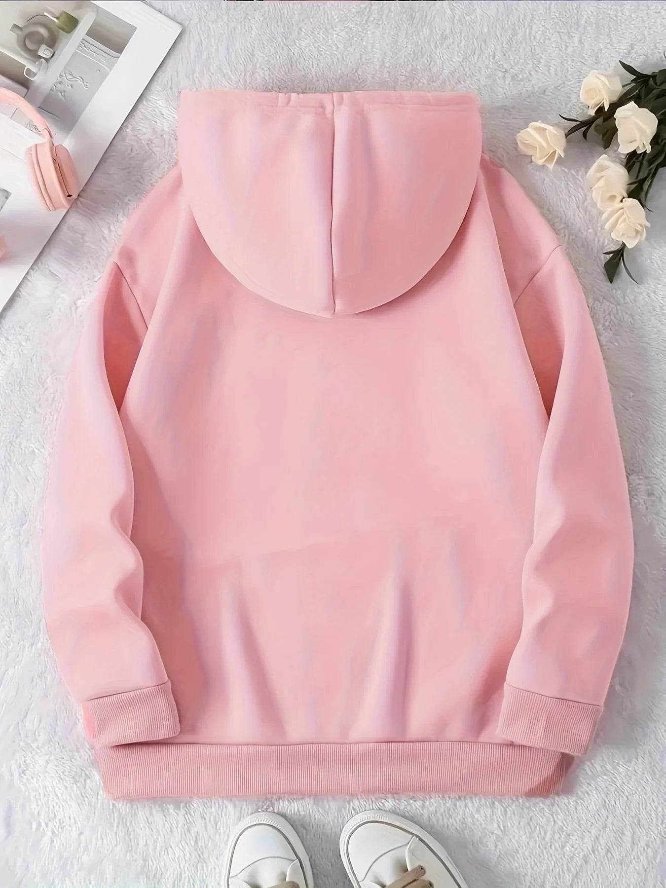 Women'S Hooded Sweatshirt with Heart Print Casual Long Sleeve Pullover with Kangaroo Pockets Simple Design Showing Natural Style