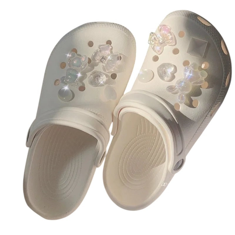 COMFORTH cream clogs with iridescent charms like butterflies and bears, waterproof material, comfortable for all-day wear.