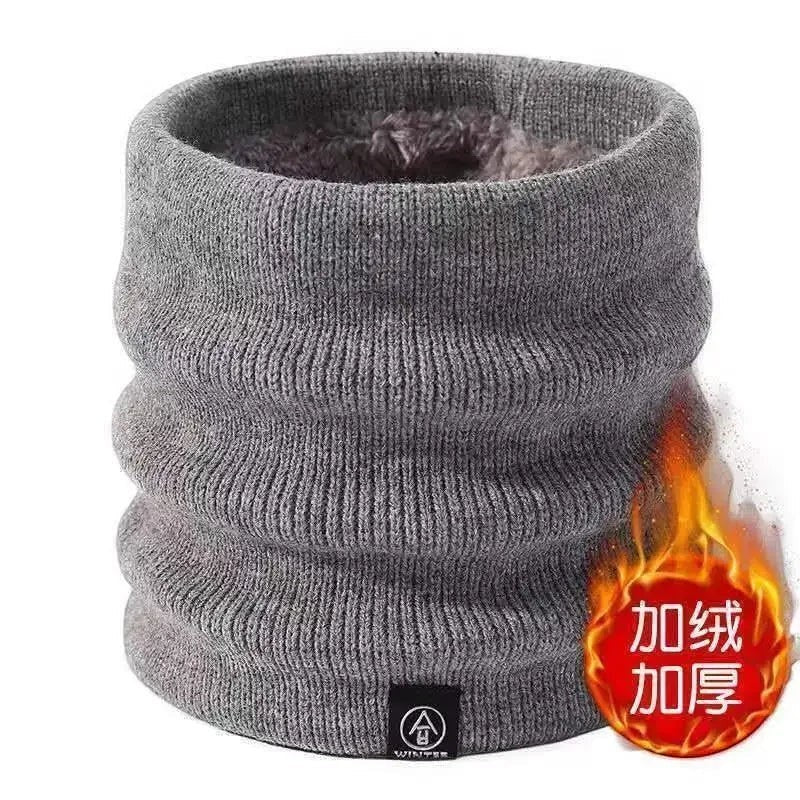 COMFORT grey knit neck gaiter scarf with plush fleece lining and ribbed texture. Versatile winter accessory.