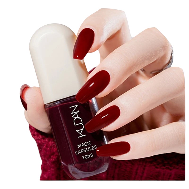 COMFORTH water-based peel-off nail polish in deep red, 10ml bottle. Long coffin nails with matching glossy finish.