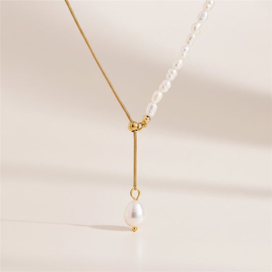 COMFORTH Gold chain necklace with freshwater pearls, featuring a delicate snake chain and adjustable slider with a baroque pearl drop.